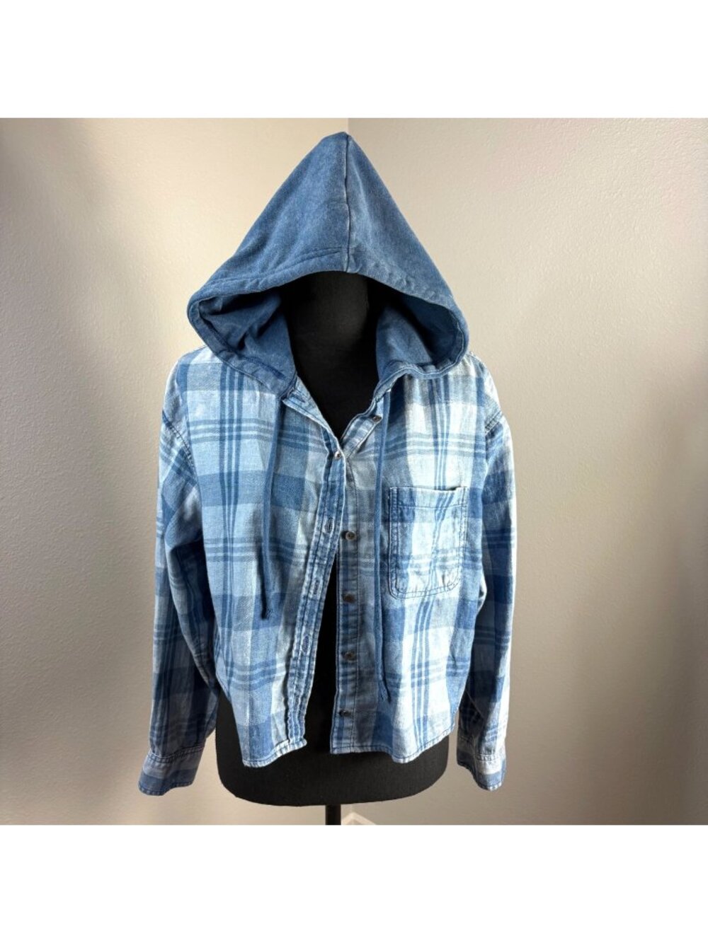 American Eagle Distressed Hoodie Button down Womens medium Blue Plaid